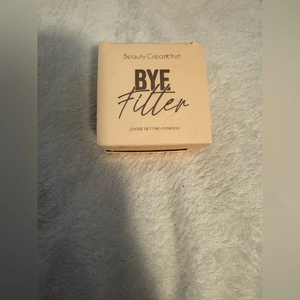 NIB Bundle of BEAUTY CREATIONS Powder Foundation and Loose Setting Powder